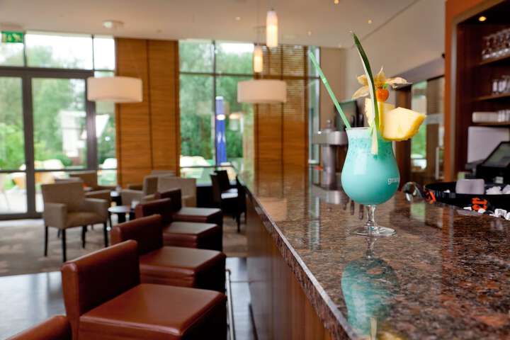 Lounge 53 of 62