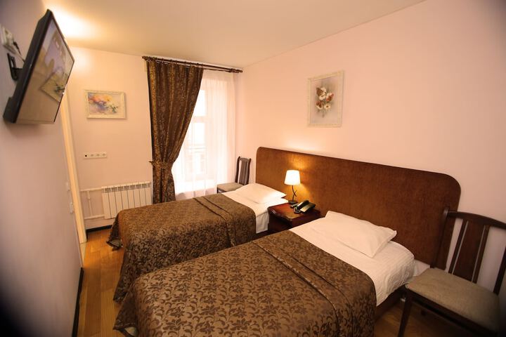 Room 4 of 44
