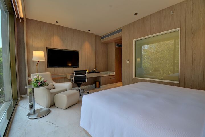 Room 25 of 43