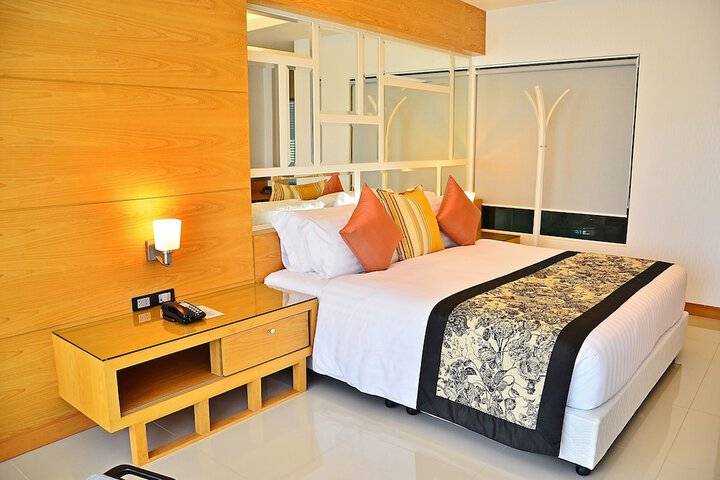 Room 15 of 152