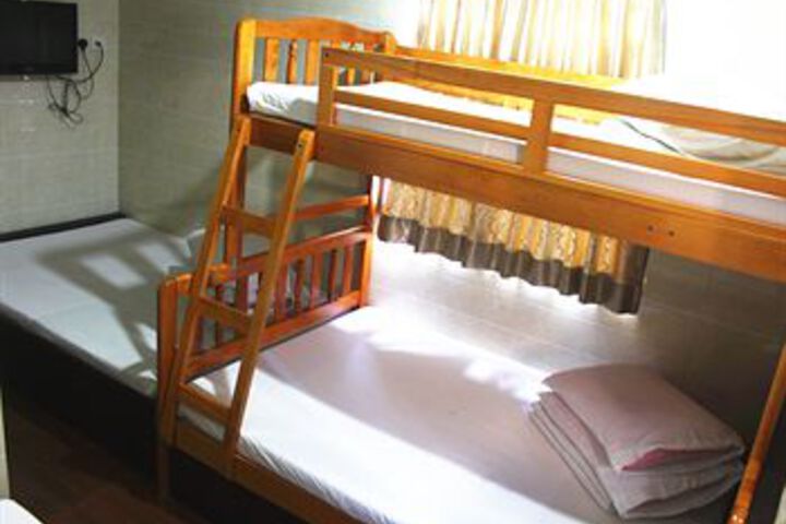 Room 13 of 44