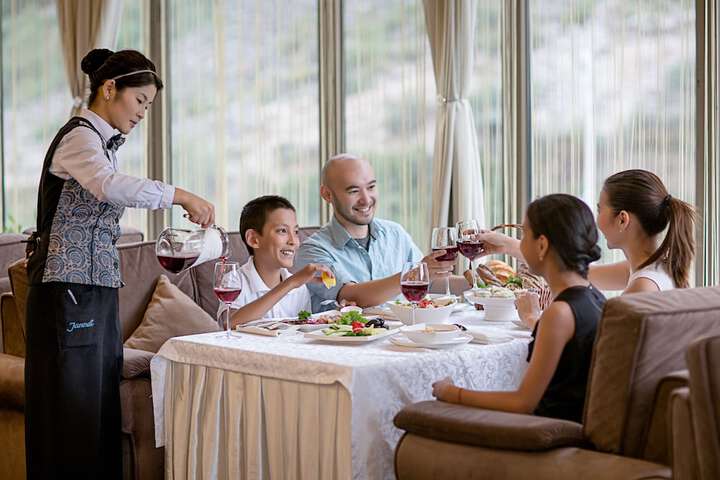 Dining 76 of 90