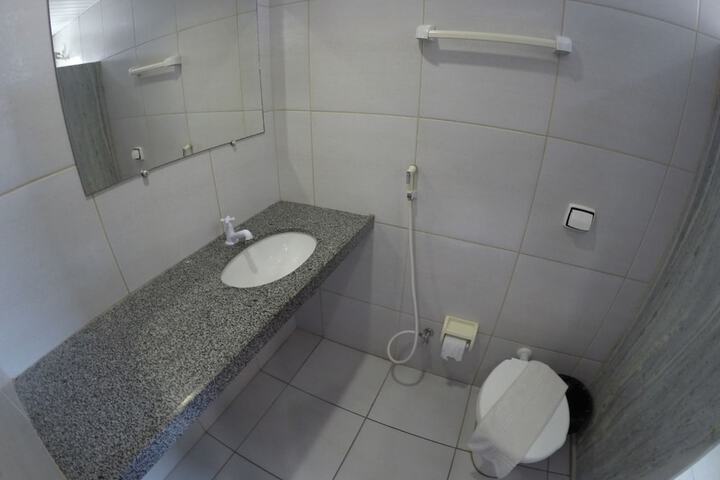 Room 13 of 37