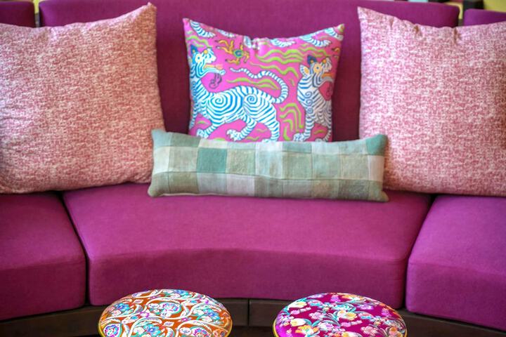 Lounge 114 of 164