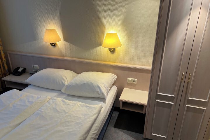 Room 15 of 51