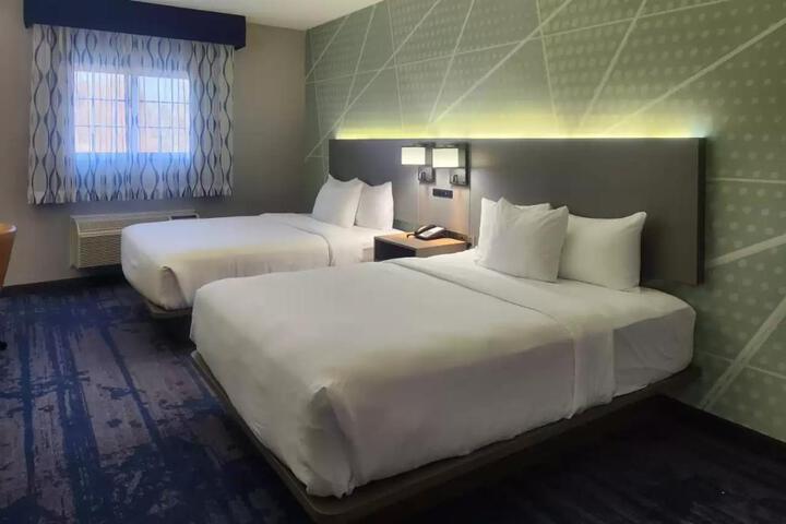 2 Queen Beds (6 of 6)