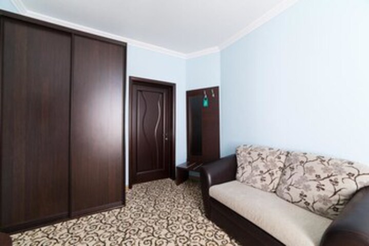 Room 32 of 48