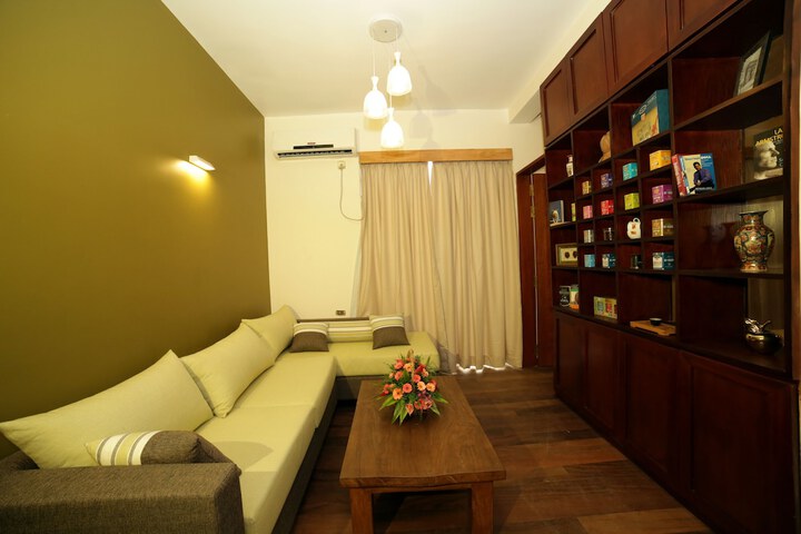 Room 7 of 12