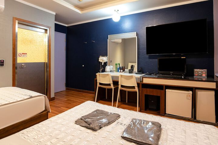 Room 16 of 21