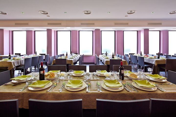 Banquet hall