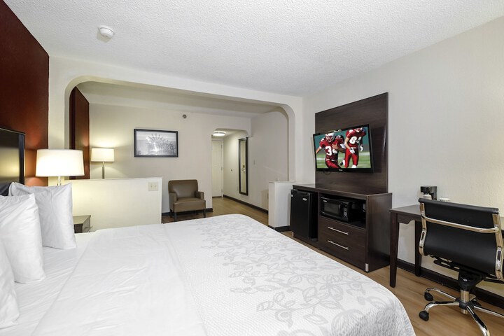 Superior King Bed (9 of 21)