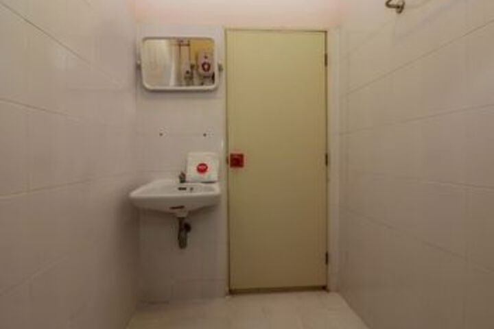 Room 4 of 65