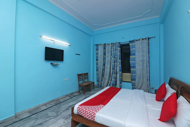 Room 3 of 9
