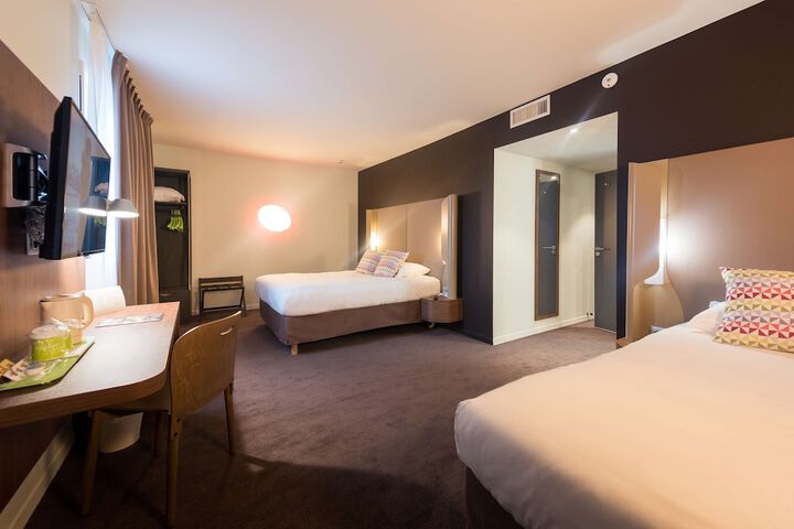 Room 22 of 110