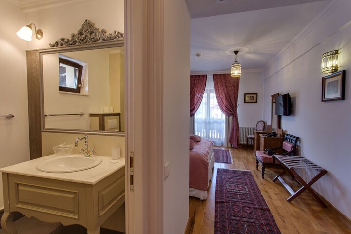 Room 16 of 37