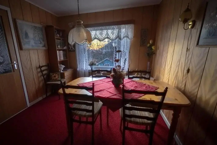 Room 2 of 7