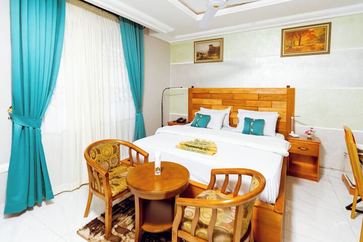 Room 9 of 31