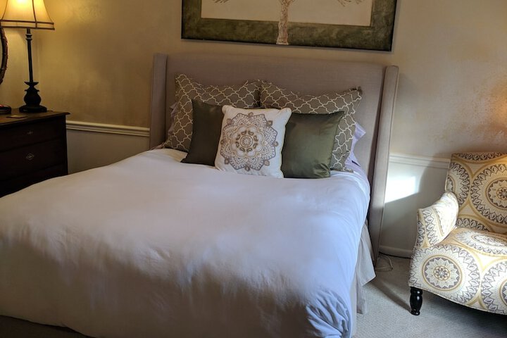 Room 3 of 8