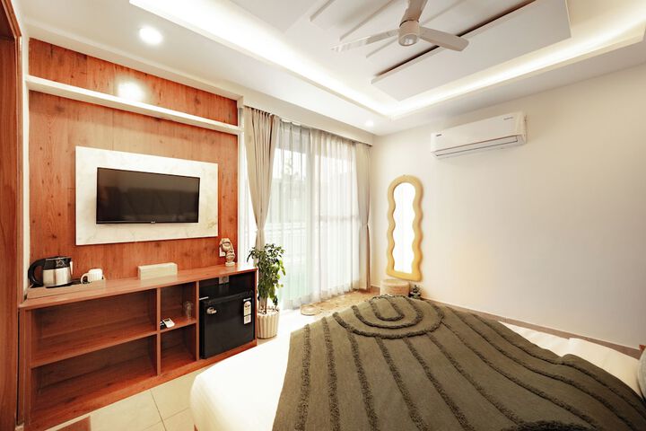 Room 7 of 35