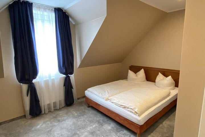 Room 7 of 14