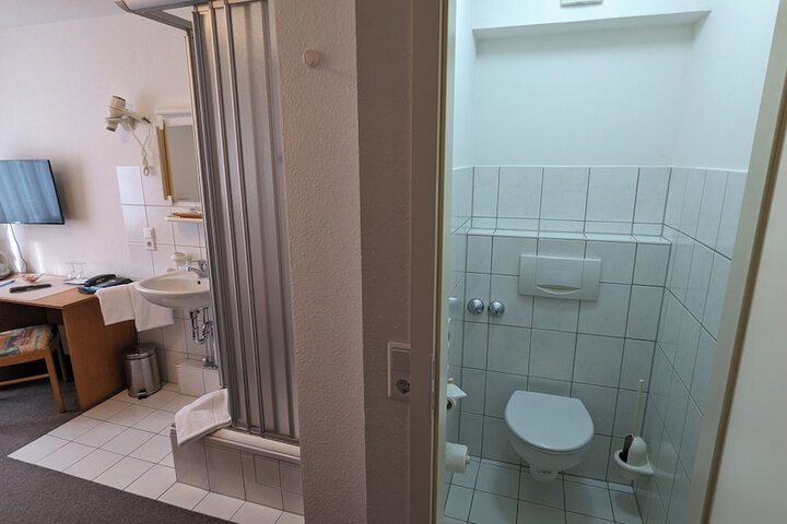 Room 21 of 34