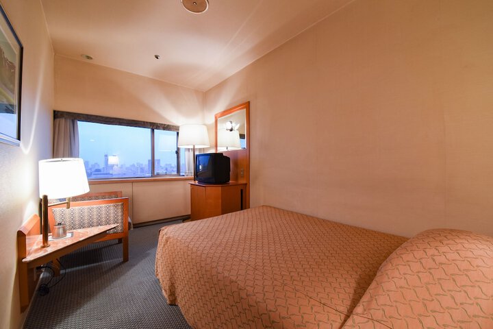 Room 27 of 65