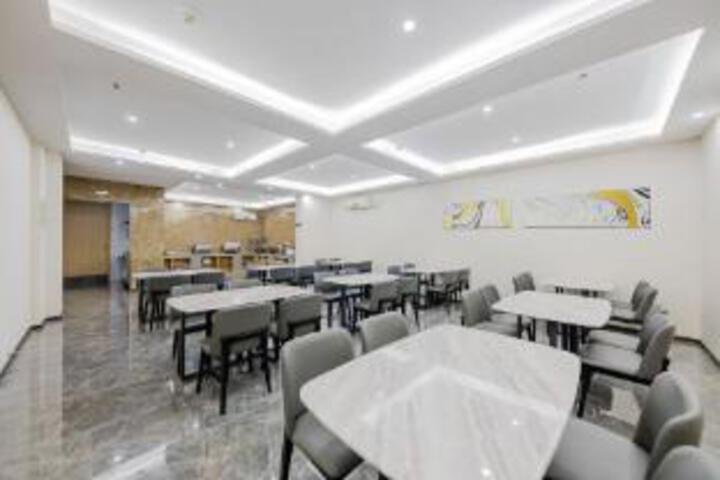 Chenchen Hotel (Yuyao Fengshan Road Zhedong Furniture City)