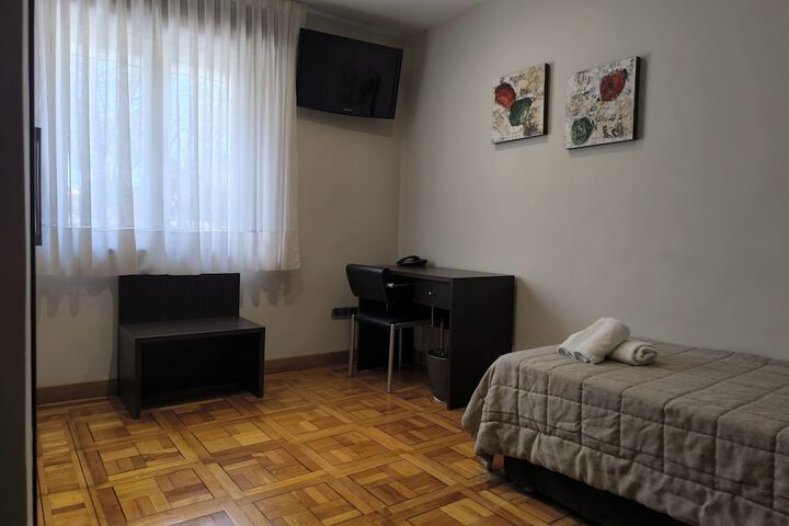 Room 6 of 19