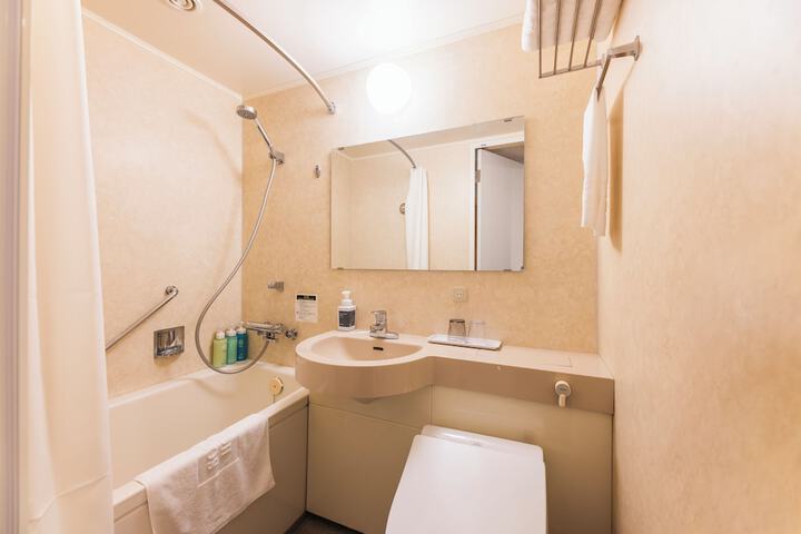 Room 9 of 27