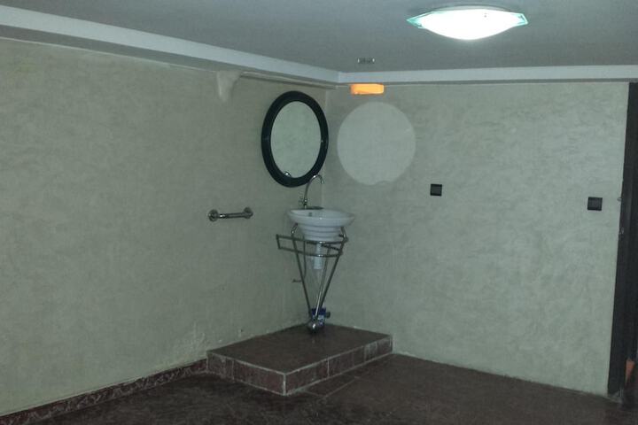 Room 25 of 63