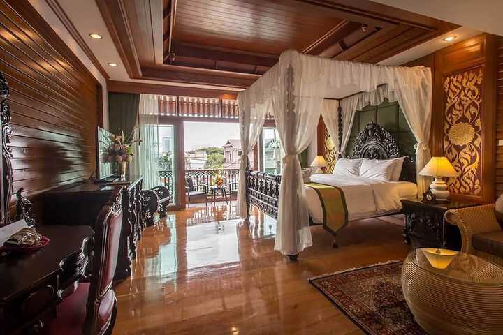 Room 5 of 77