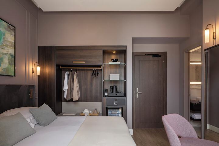 Room 35 of 89