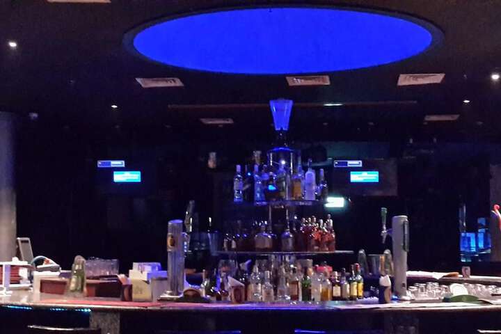 Lounge 64 of 77