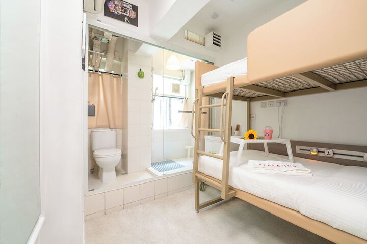 Room 30 of 48