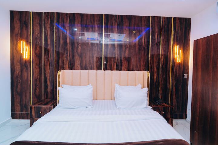Room 27 of 60