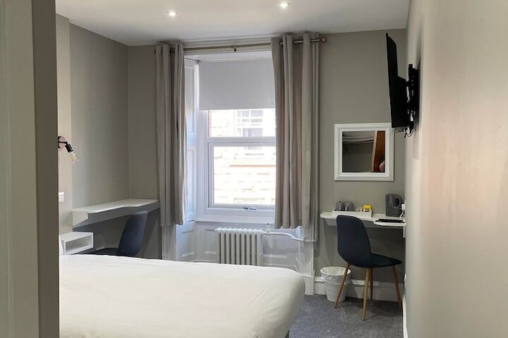 Room 3 of 95