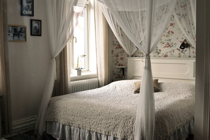 Room 27 of 40