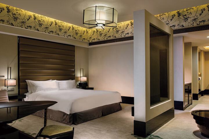 Room 25 of 100