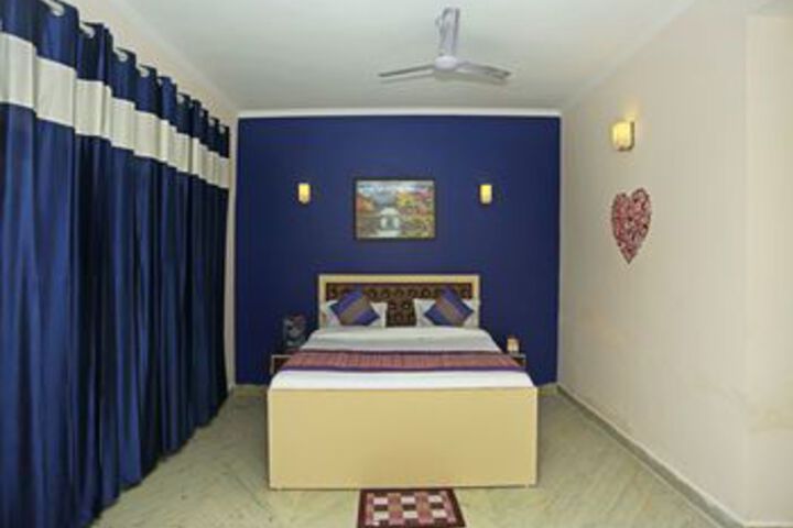 Room 13 of 25