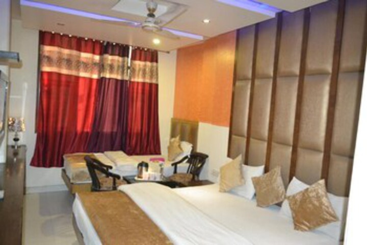 Room 11 of 27