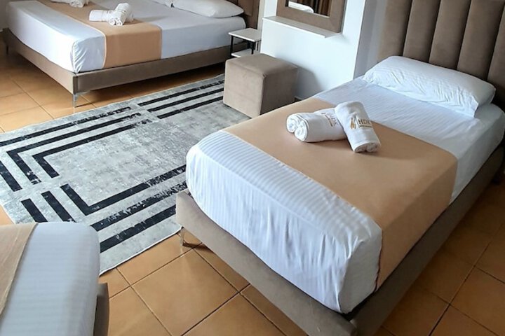 Room 4 of 14