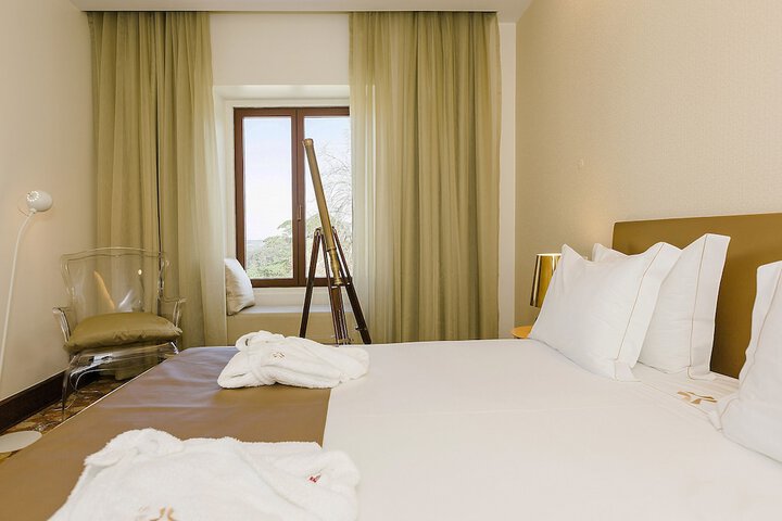 Room 10 of 77