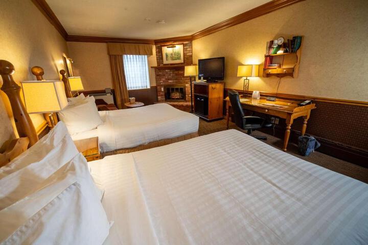 1 Queen Bed High Speed Internet Accessible Fireplace Refrigerator Wall Safe Full Breakfast (10 of 38)