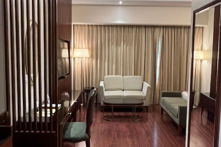 Room 50 of 99