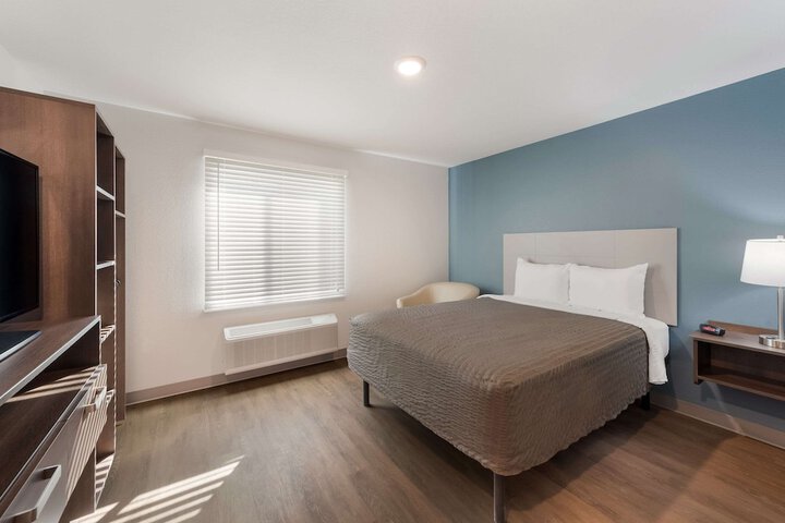 1 Queen Bed (15 of 23)