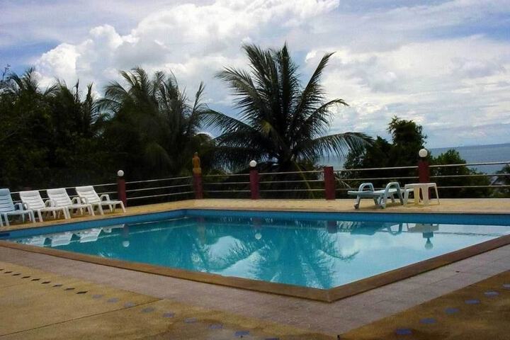 Pools & Facilities