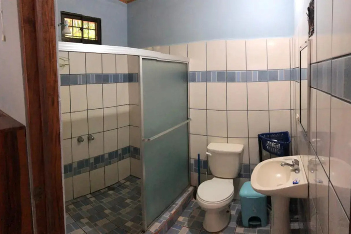 Room 5 of 12