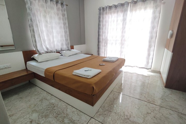 Room 12 of 36