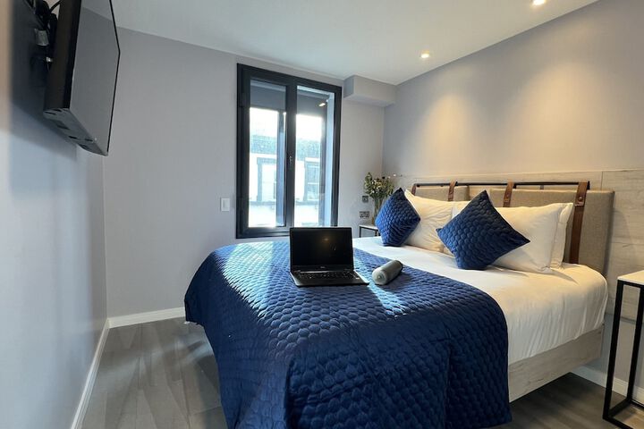 Room 10 of 33