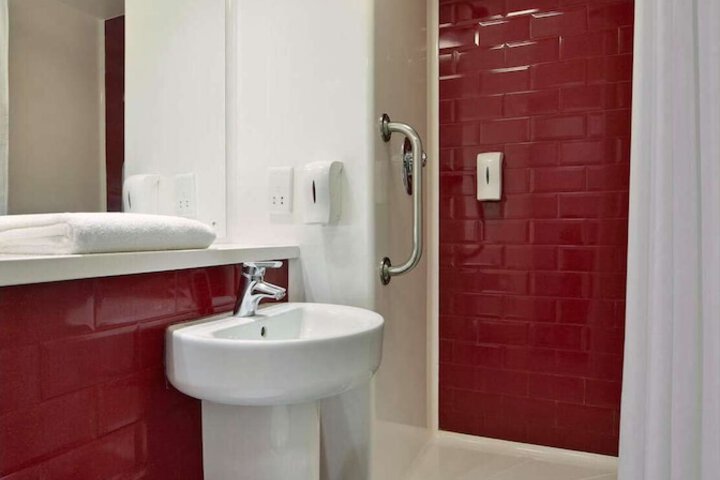 Travelodge Bath Waterside Bath | Bookonline.com